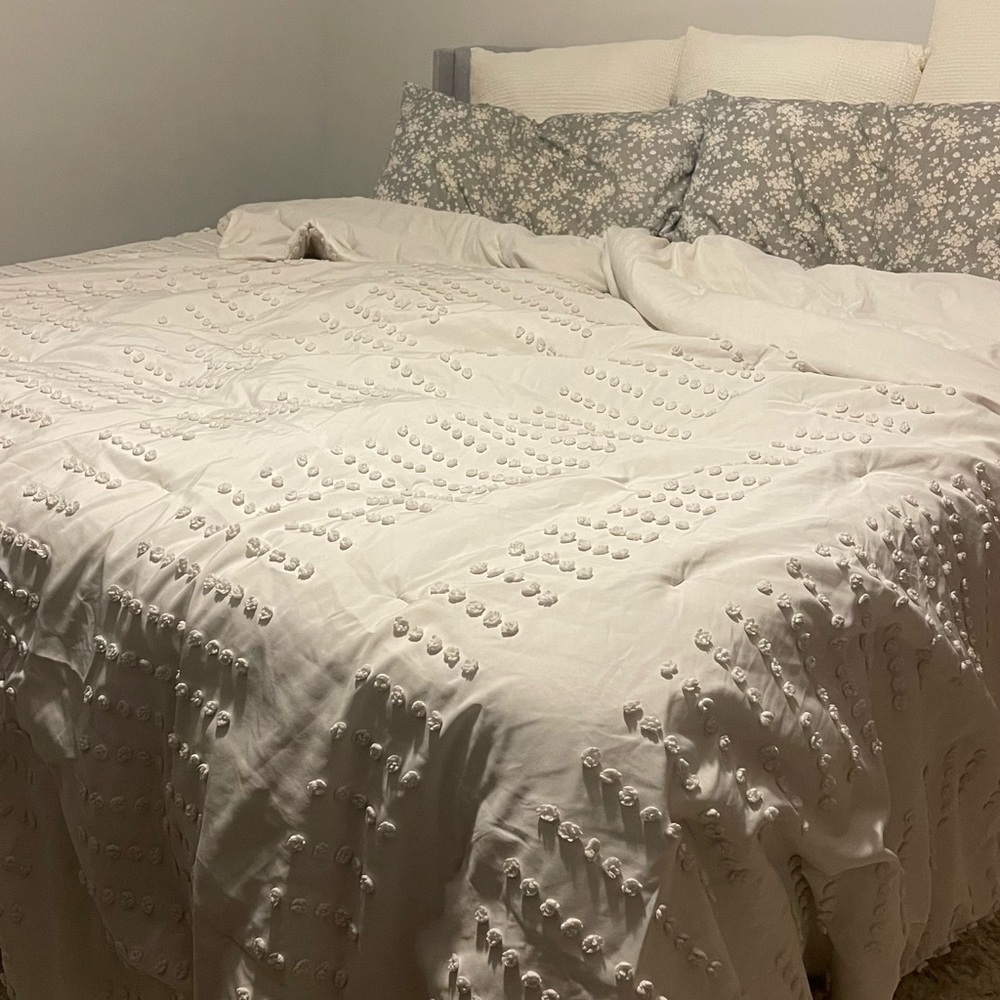 Homby’s Textured Comforter Set - White